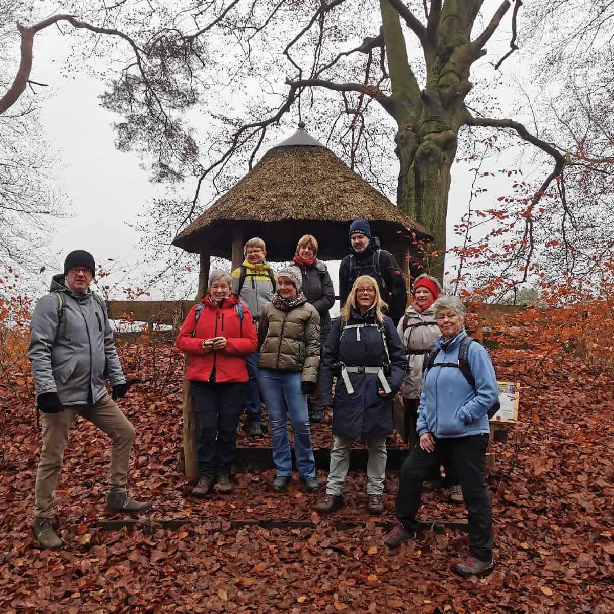 Park en wandelpad in groene omgeving